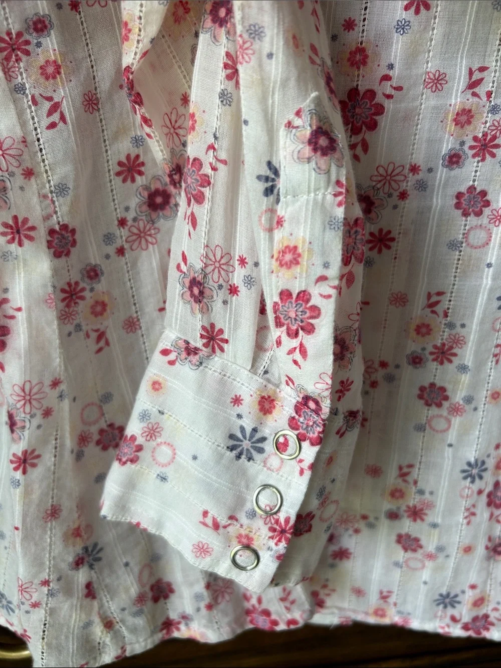 Maurices White Cotton Floral Snap-Up Blouse with Pink and Blue Flowers, Size XL - Picture 7 of 7